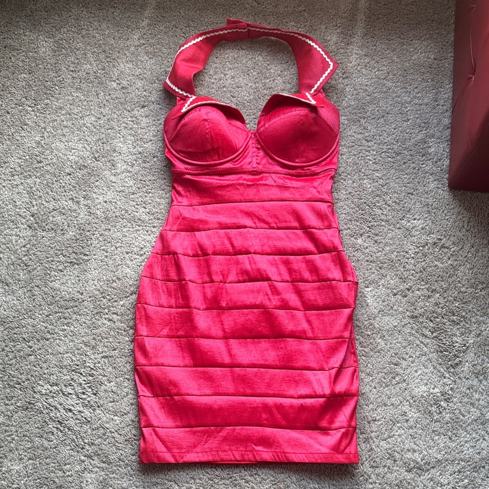 Chic Strapless Red Dress